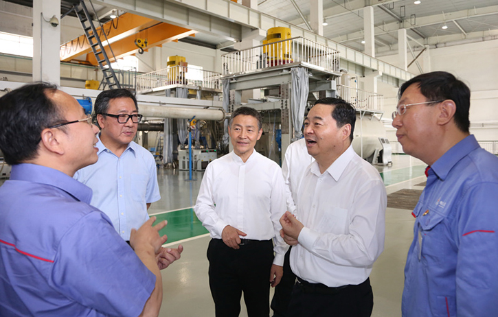 ������Ƿ����ʼ���һ�߿Ƽ�ְԱ���뽻��